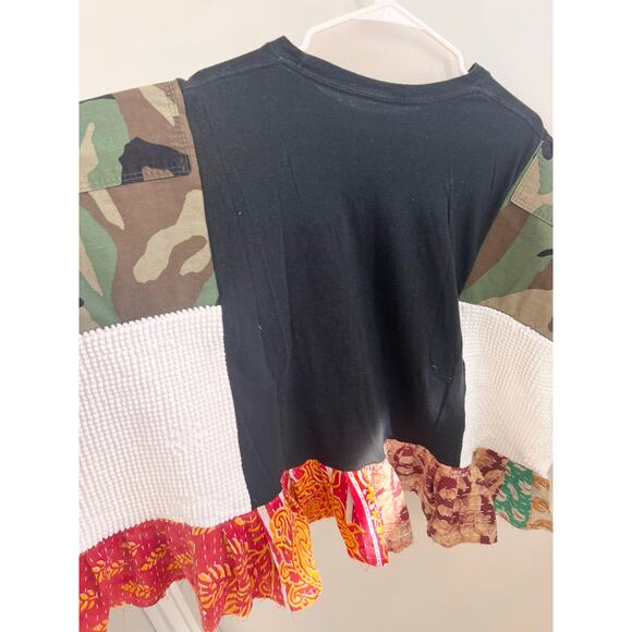 Upcycled band t shirt the cure with Kantha and camo - Picture 3 of 10